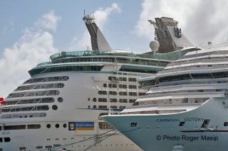 Six bateaux au port de Sint-Maarten pour l’ouverture de la saison touristique